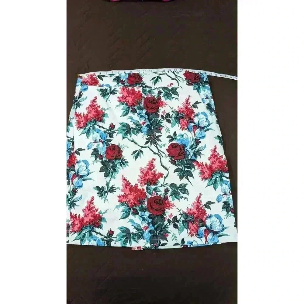 Laura Byrnes of California Pencil Skirt white w/ blue & red floral print size 4x